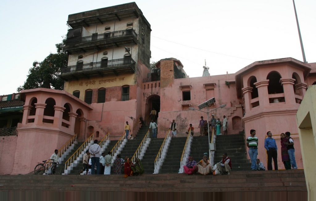Back of Vishnupad temple